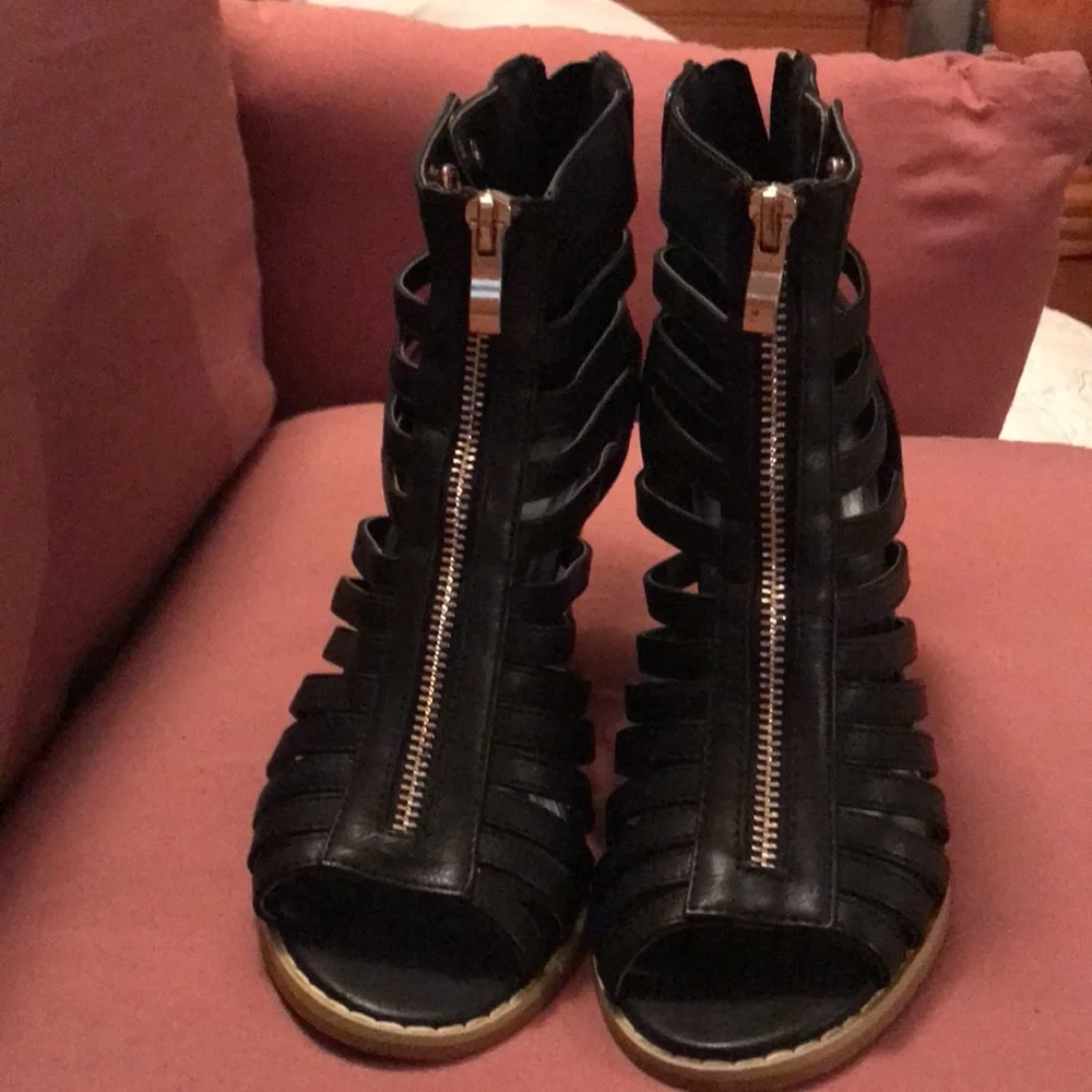 NWOT Qupid Booties/Heels Gladiator style - Picture 2 of 7